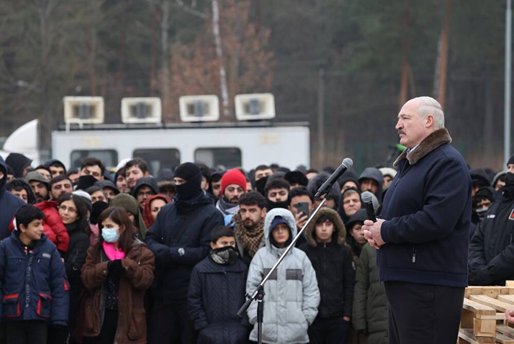 Лукашенко заявил о «сотнях тысяч» беженцев, расстрелянных и зарытых в лесах