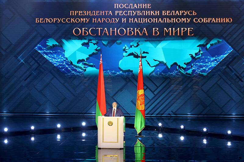 Лукашенко высказался о "поглощении" Белоруссии Россией