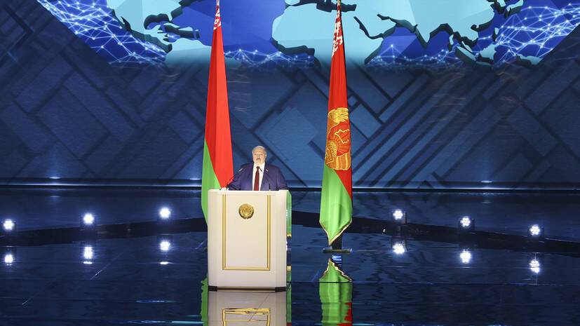 Лукашенко заявил, что долго находится у власти из-за объективной необходимости
