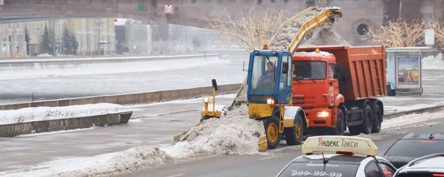 В Москве на ликвидацию последствий снегопада выйдут 12,5 тысячи единиц техники