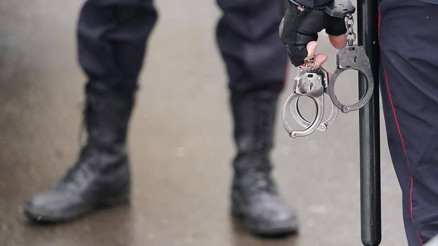 В Подмосковье задержали двух полицейских за сбыт наркотиков