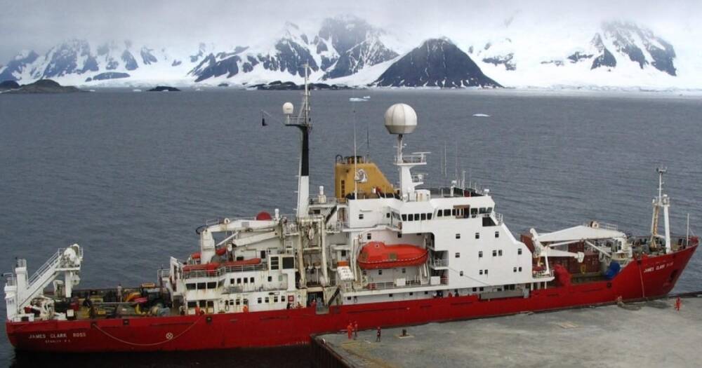 Впервые за 20 лет: украинский ледокол отправился в научную экспедицию изучать Антарктиду (видео)