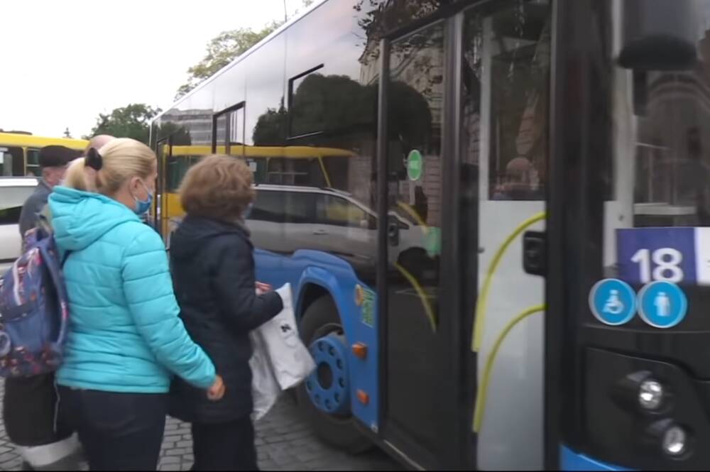 Придется платить за все: украинцев предупредили о новых правилах льготного проезда