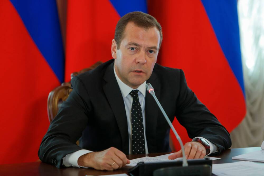 Медведев рассказал возможном переходе на четырехдневную рабочую неделю в России