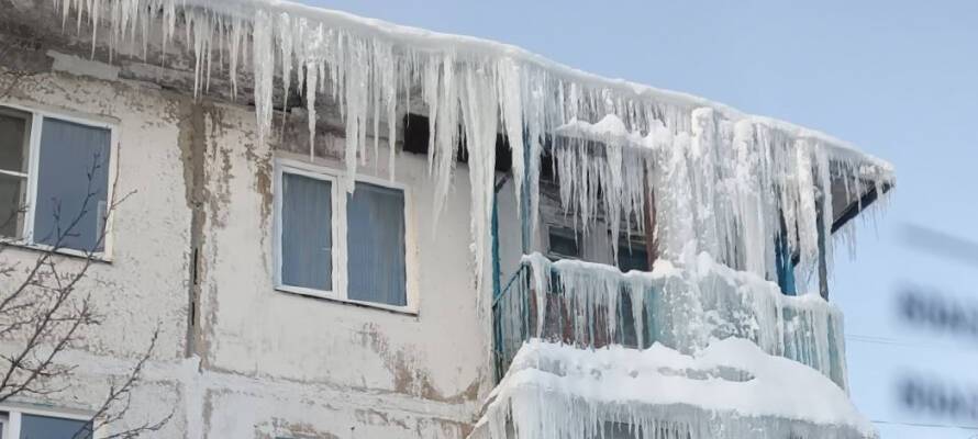 Ледяная глыба в городе Карелии одержала победу в конкурсе гигантских сосулек (ФОТО)