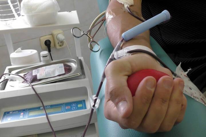 Более 2000 привитых волгоградцев сдали кровь для антиковидной плазмы