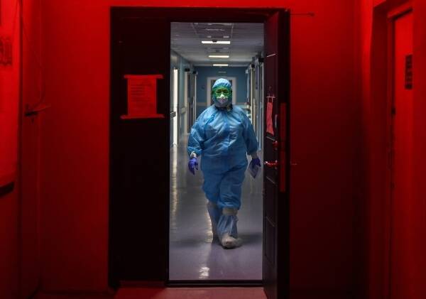 Вирусолог назвал срок достижения пика пятой волны коронавируса в России