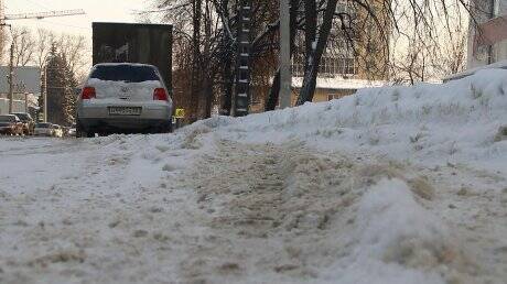 По всей Пензе из-за нечищеного снега сузились дороги