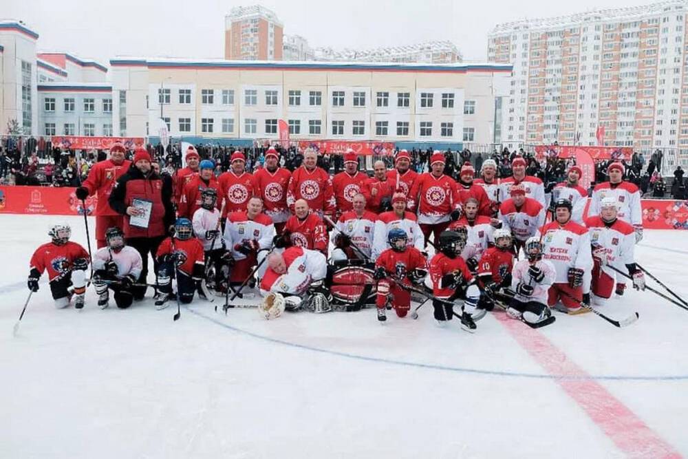 В рамках губернаторского проекта «Зима в Подмосковье» прошёл третий товарищеский хоккейный матч