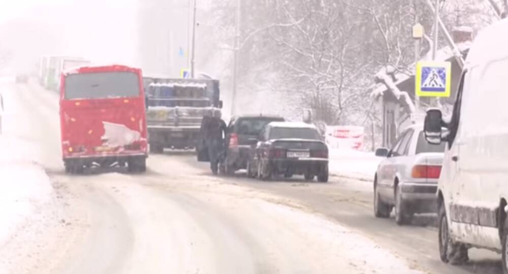 Дикий ветер и серьезные снегопады: Укргидрометцентр предупредил об ухудшении погоды 30 января