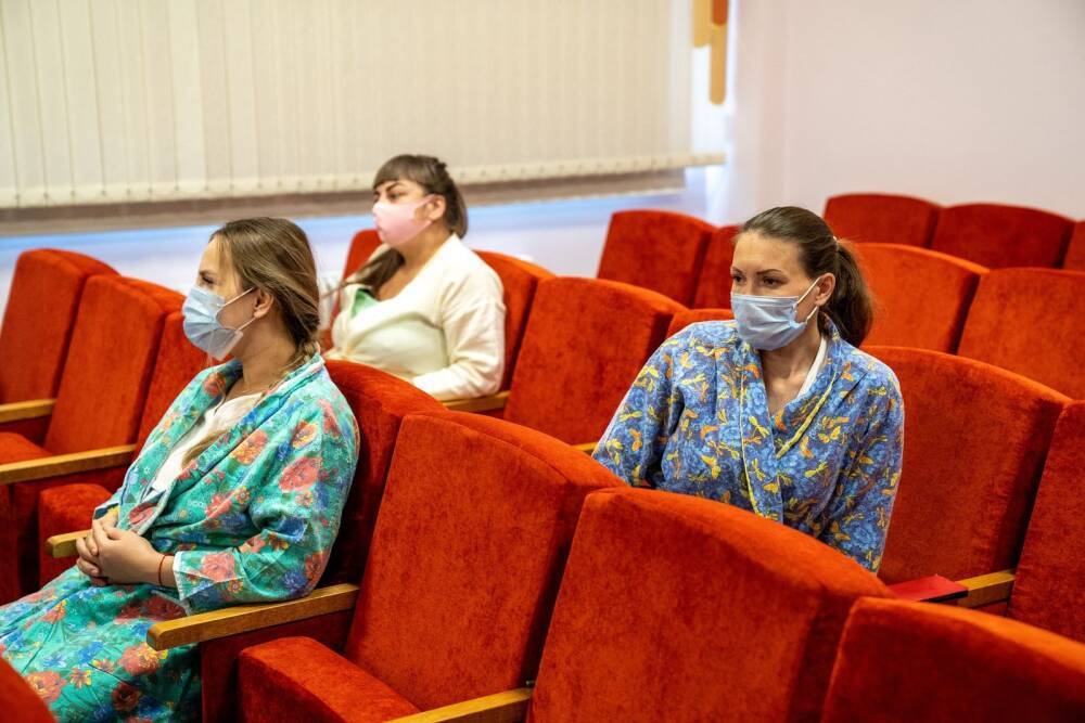 В Южно-Сахалинске поздравили мам, чьи дети появились на свет в первые дни года