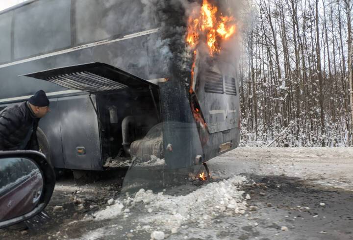 В Волховском районе загорелся пассажирский автобус