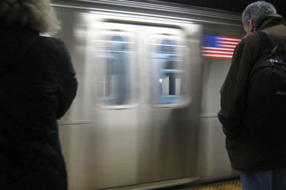 В Нью-Йорка остановили работу четырех линий метро из-за последствий COVID