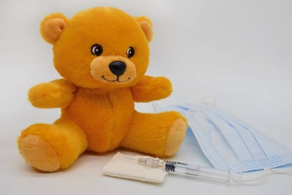 Новосибирский вирусолог назвал вакцинацию детей защитой для взрослых от COVID-19
