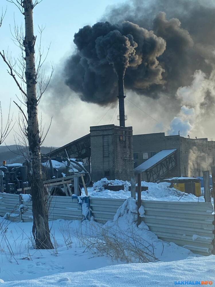 Жители Александровска-Сахалинского жалуются на плотный дым от котельной