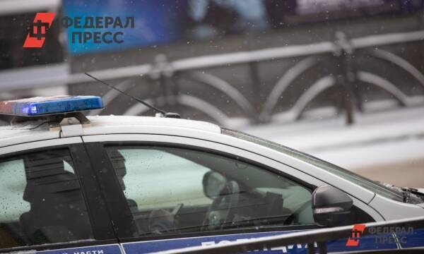 В Петербурге в ДТП из перевернувшейся машины выпал ребенок
