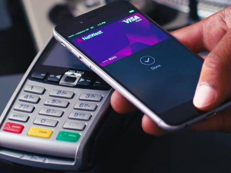 Грозит потерей денег: эксперты нашли опасный изъян у функции бесконтактных платежей на iPhone