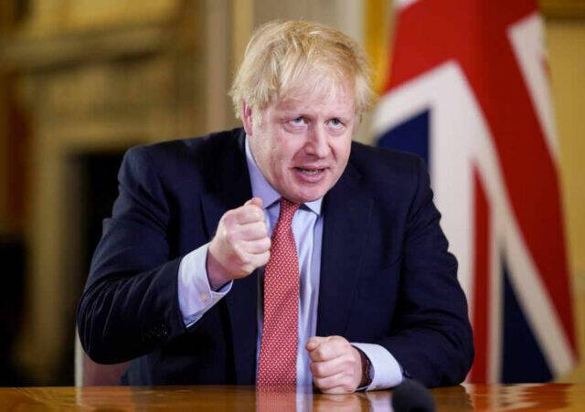Британскому премьеру Джонсону мерещится «тревожная» ситуация на границе Украины