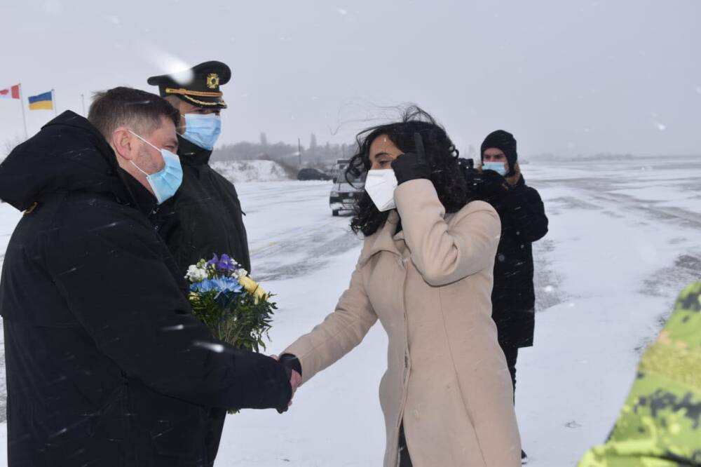 В Украину прилетела министр обороны Канады. Будет встреча с Резниковым – видео