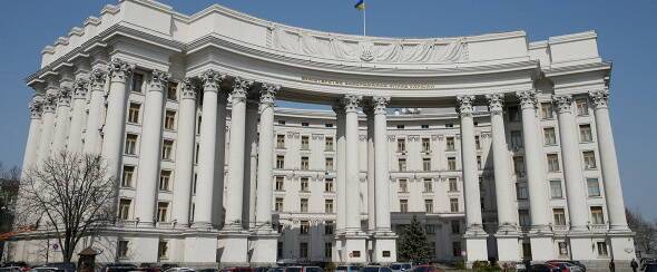 МИД Украины требует отменить решение Путина о соцвыплатах жителям Донбасса