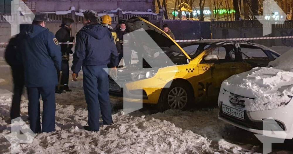 Один человек погиб в сгоревшем такси в Москве