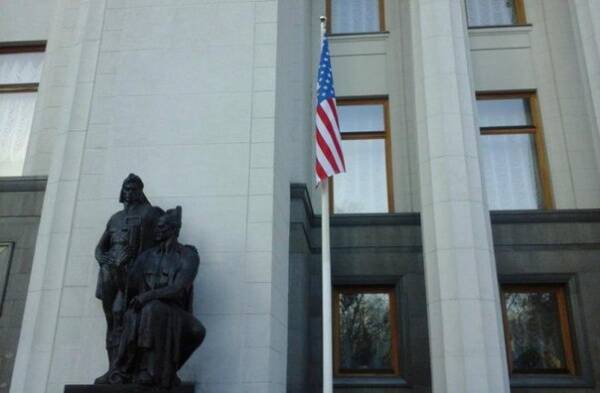 Глава фракции "Слуга народа" в Верховной Раде обвинил США в запугивании украинцев