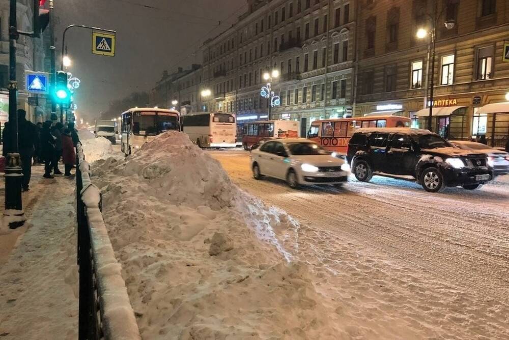 Петербургские автобусы вернулись на привычные маршруты после мощного снегопада