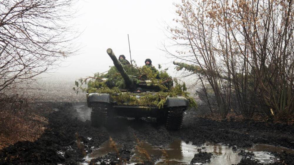 Глава ЛНР Пасечник: Киев перебрасывает в Донбасс тяжелую военную технику втайне от ОБСЕ