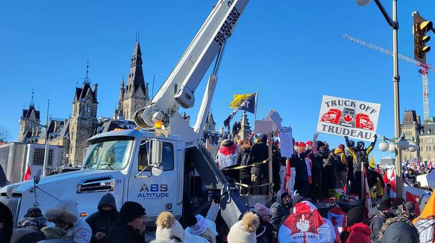 Колонна свободы: жители Канады вышли на масштабную акцию протеста против антиковидных мер