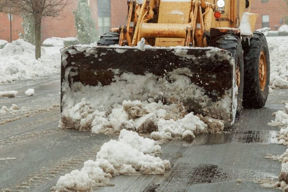 «Надя» и «Мари» заставили коммунальщиков убрать снег с дорог в Ленобласти