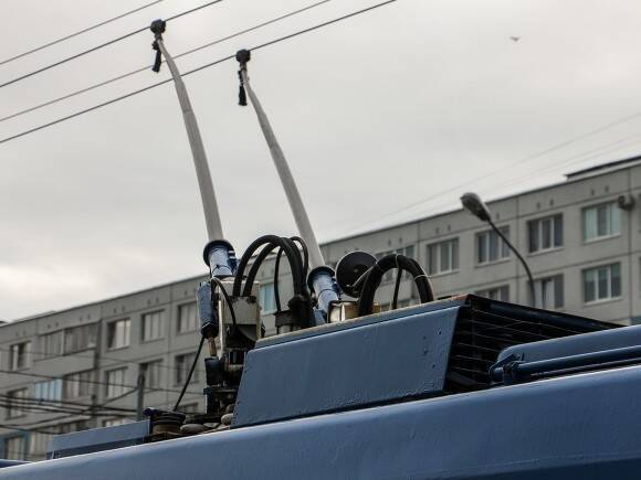 В Петербурге пенсионерка получила ударом током в троллейбусе