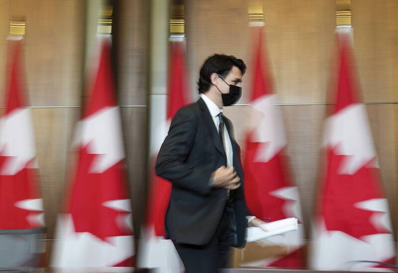 Премьер Канады ушел на удаленку с коронавирусом