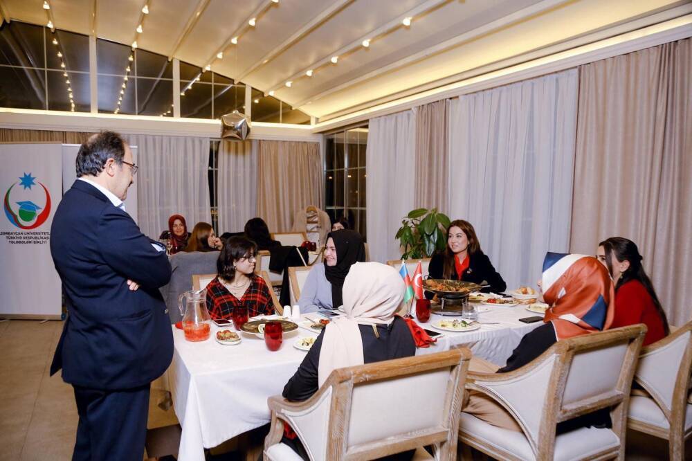 Джахит Багчи встретился со студентами из Турции, обучающимися в Азербайджане (ФОТО)