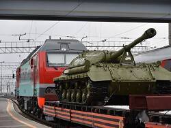 Железнодорожный состав с российской военной техникой отправился к границе с Украиной