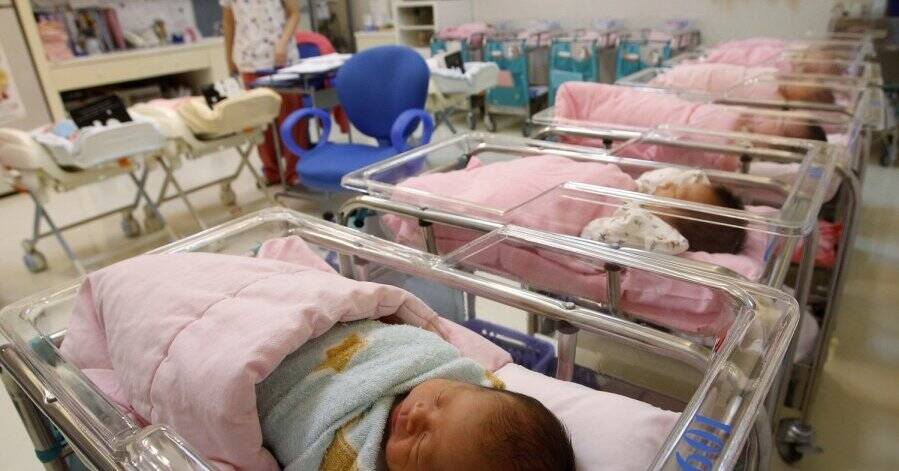 Первый новорожденный в Рижском роддоме в 2022 — мальчик
