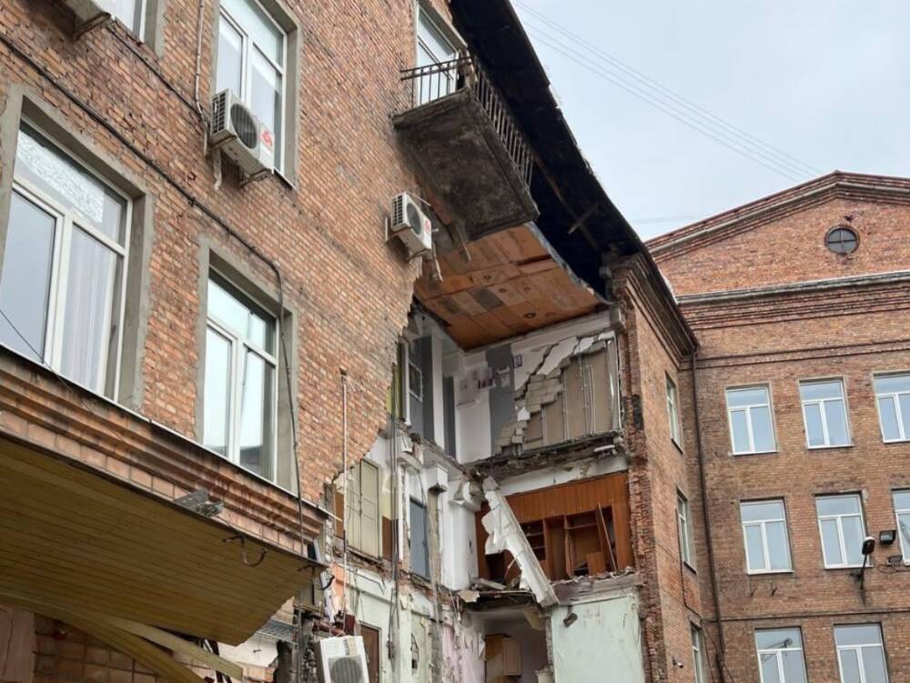 В Харькове обрушился 4-этажный дом