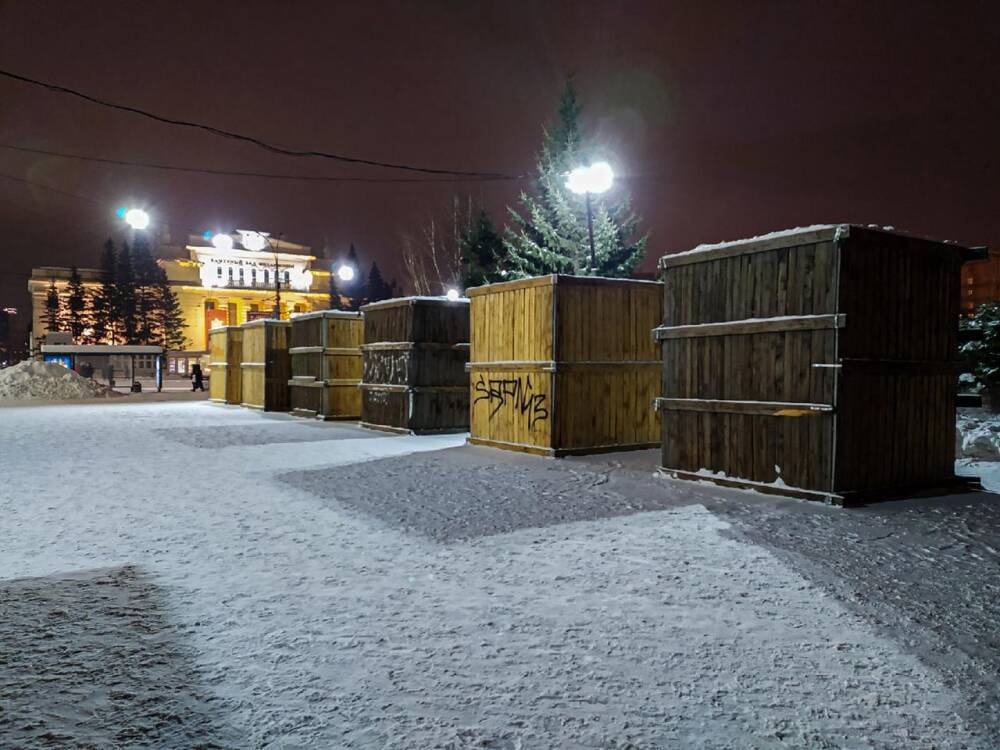 В центре Новосибирска открылся фестиваль снежной скульптуры