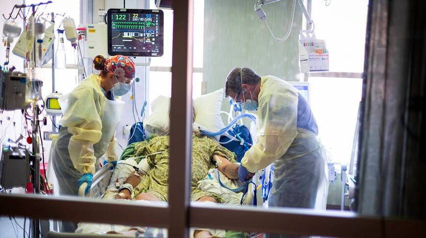 Число пациентов с ковидом в больницах США впервые превысило 100 тыс.