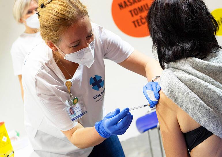 В Чехии началась запись на вакцинацию третьей дозой для жителей от 18 лет