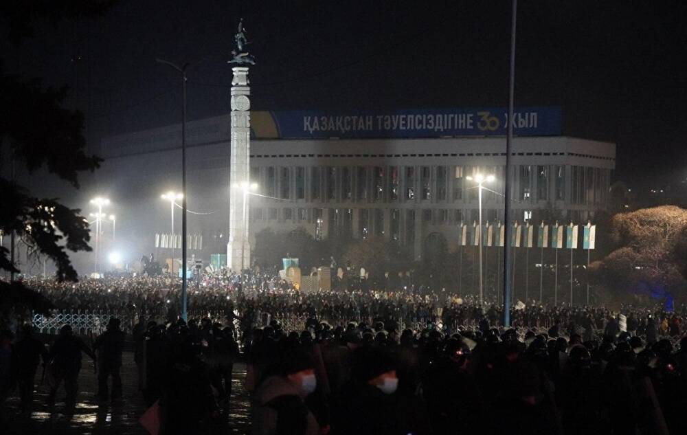 В Алма-Ате и в Мангистауской области Казахстана введен режим ЧП из-за протестов