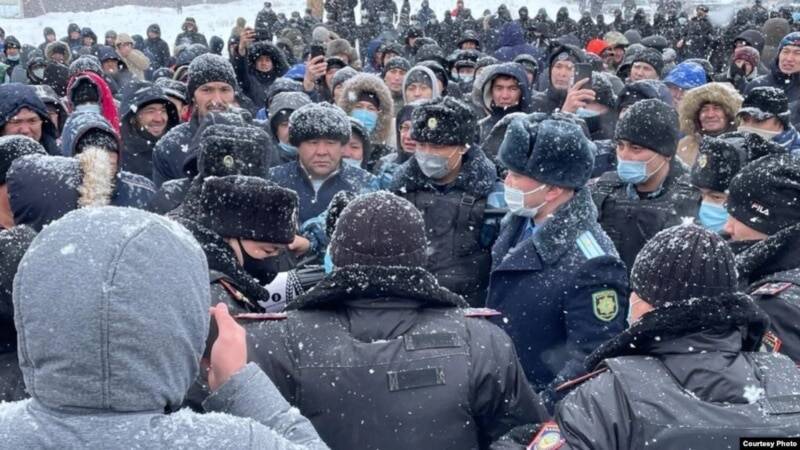 Власти Казахстана ввели режим ЧП в Алматы и Мангистауской области
