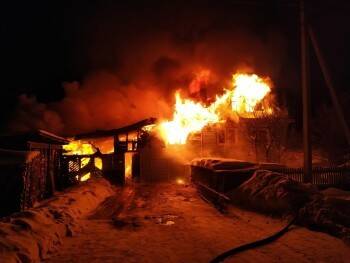 В Вологодской области заживо сгорела 81-летняя женщина, её дом и автомобиль «Ока»