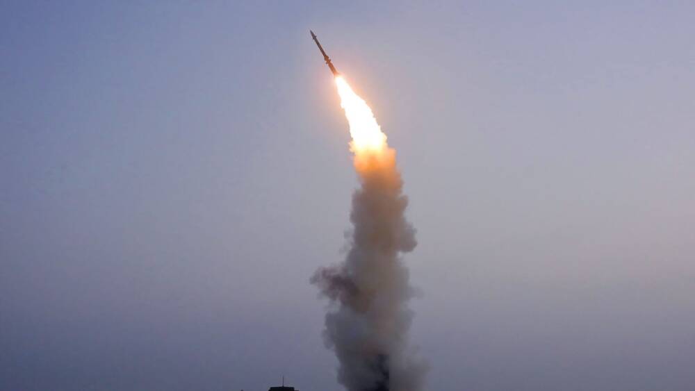 Сеул и Токио заявили о запуске баллистической ракеты КНДР