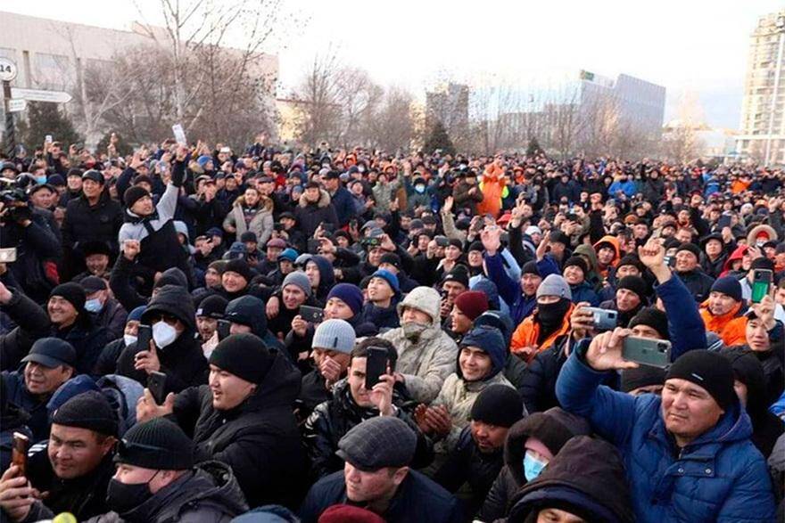 В Казахстане протесты из-за роста цен на газ переросли в беспорядки. Уступки властей не устроили митингующих