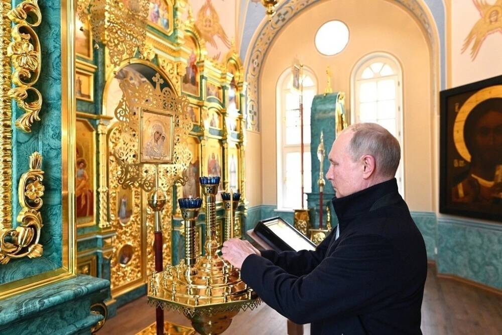 Песков: Путин посетит рождественскую службу в одном из российских храмов