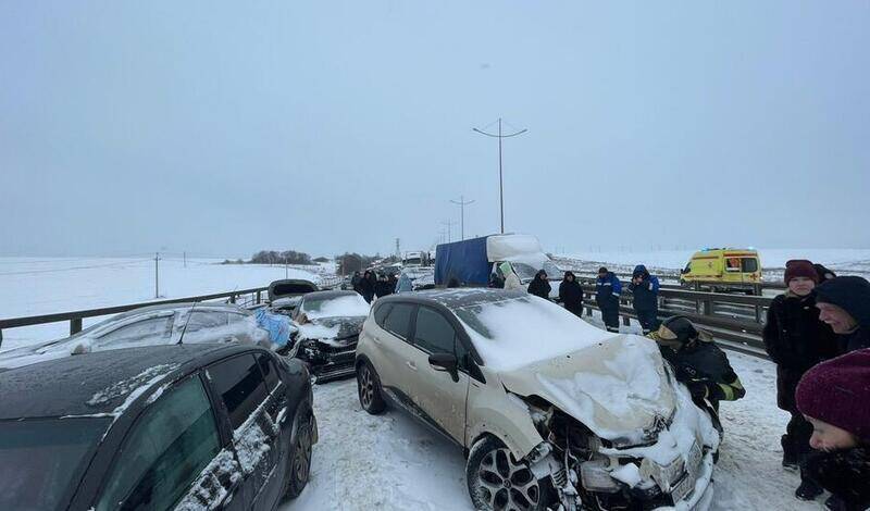 Снег на М-4 привел к столкновению свыше 50 машин на трассе под Тулой