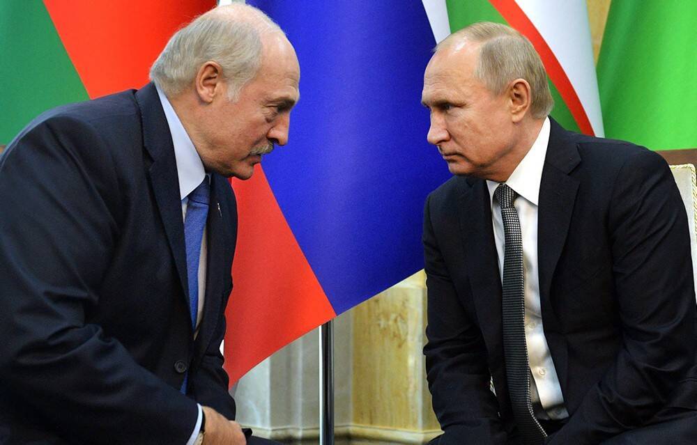 Путин и Лукашенко обсудили ситуацию в Казахстане