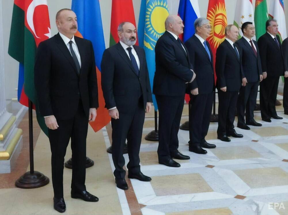 Перед просьбой о помощи у стран Организации договора о коллективной безопасности Токаев провел переговоры с Путиным и Лукашенко