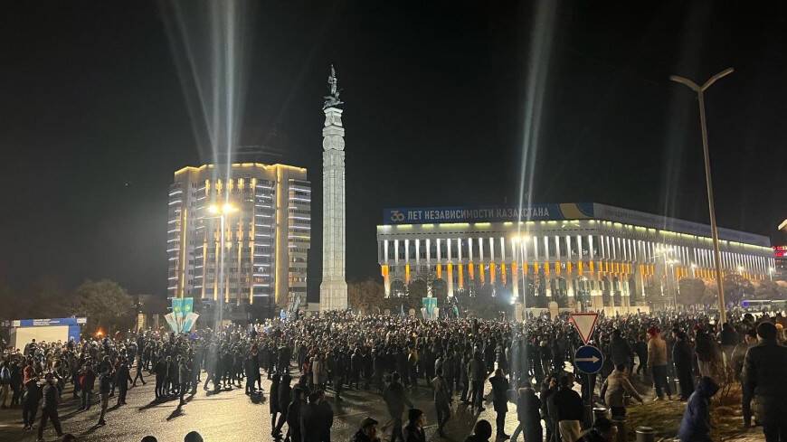 Токаев: Под Алматы идет бой террористов с военными Минобороны Казахстана