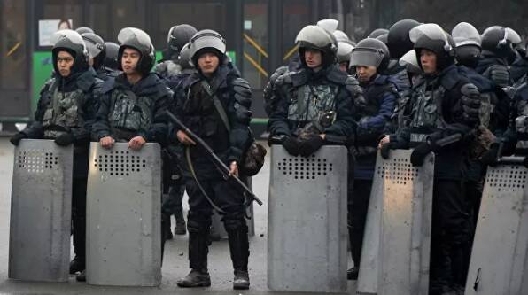 Во время беспорядков в Казахстане погибли восемь силовиков